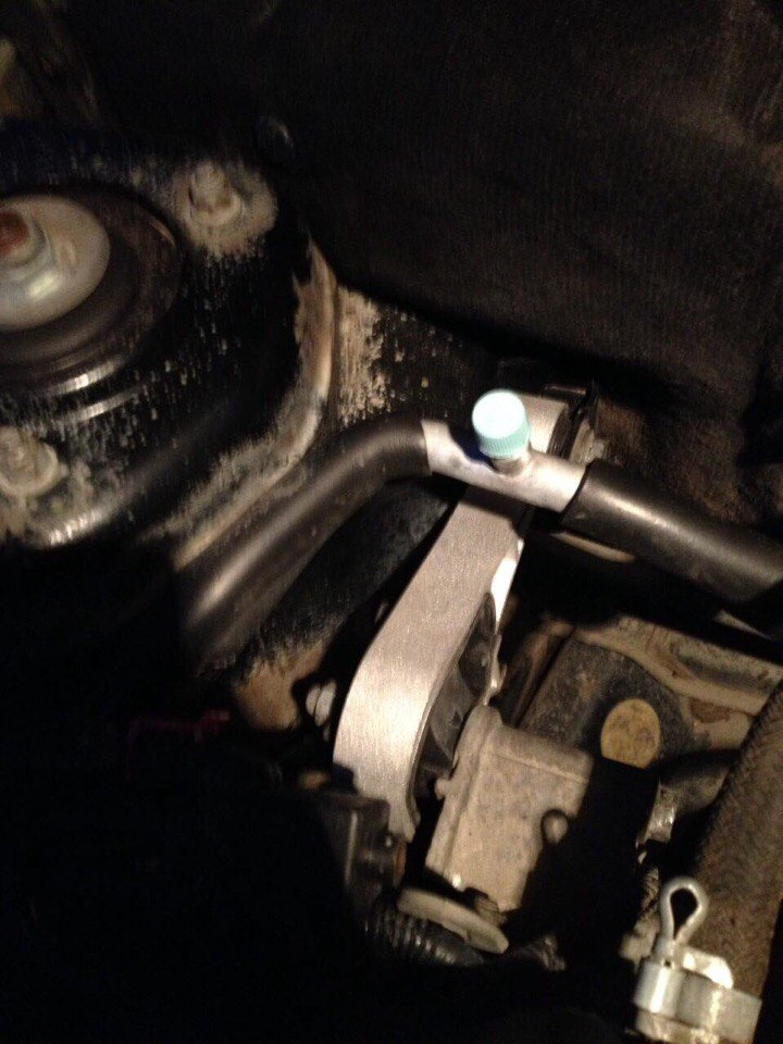 №31 Замена верхней опоры ( гитары ) — Lada Приора хэтчбек, 1,6 л., 2011 ...