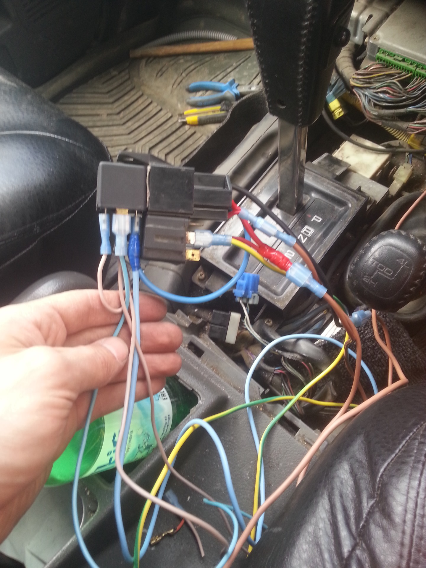 Трехконтактное реле сигнала. Подключение бигхорн. Два акб исузу бигхорн. Вакуумная система исузу бигхорн 4jg2. Управление лебедкой из салона.