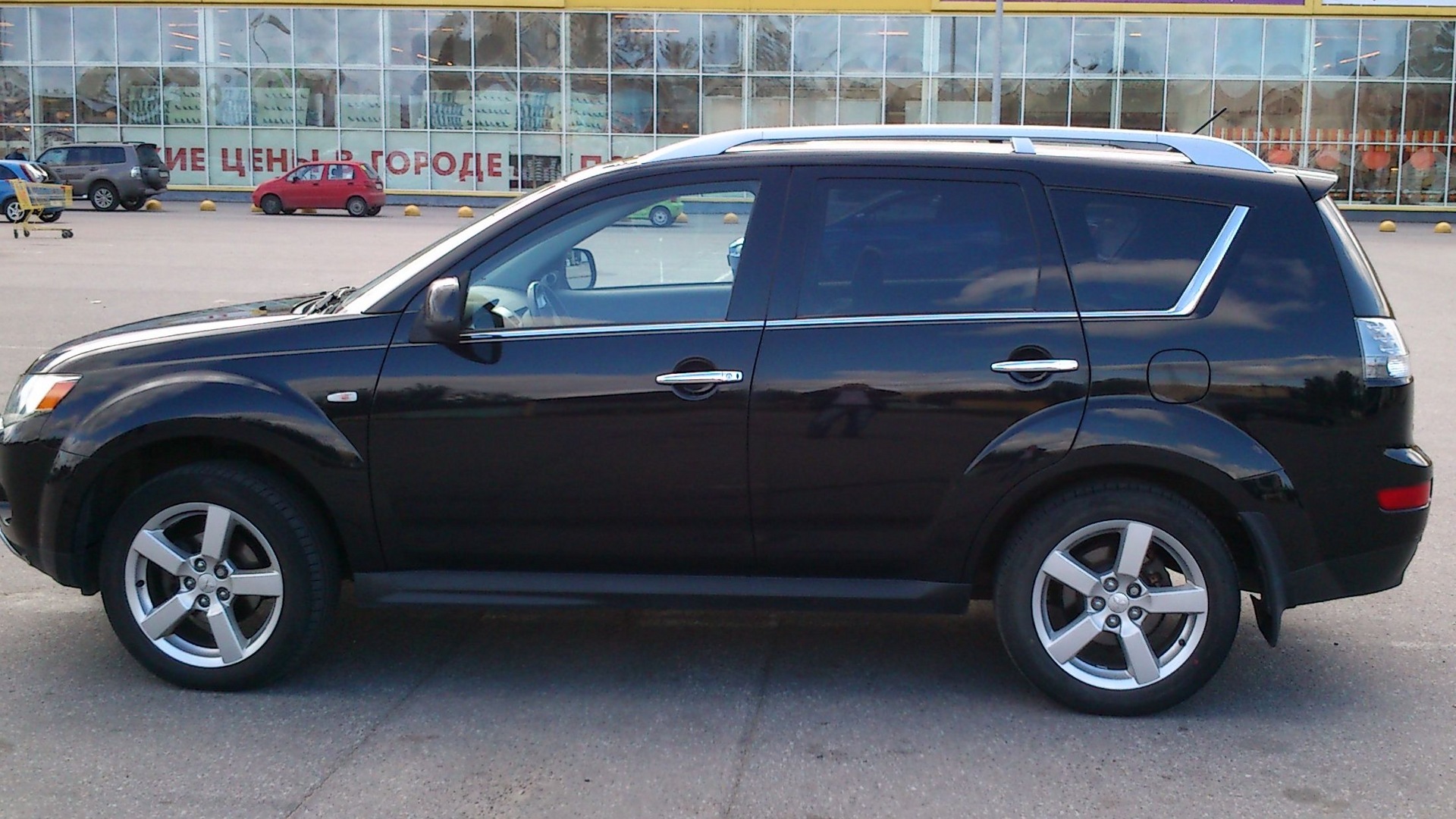 Mitsubishi Outlander XL 2.4 бензиновый 2008 | 2.4 CVT ЧЕРНЫЙ НА ХРОМЕ на  DRIVE2