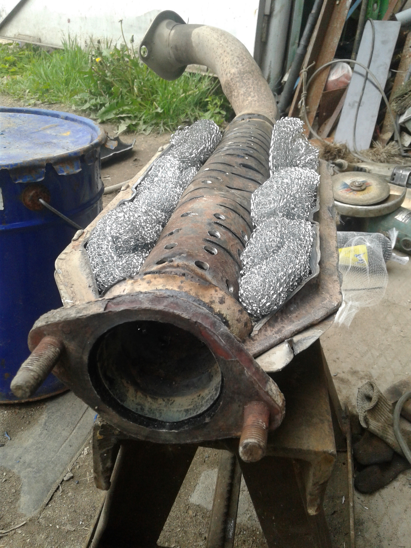 Где находится катализатор в мицубиси паджеро спорт 2. Сколько катализаторов в митсубиси аутлендер 3. Катализатор паджеро 4 3. Катализатор автомобильный на митсубиси паджеро 3. Сажевый фильтр митсубиси паджеро спорт 2.