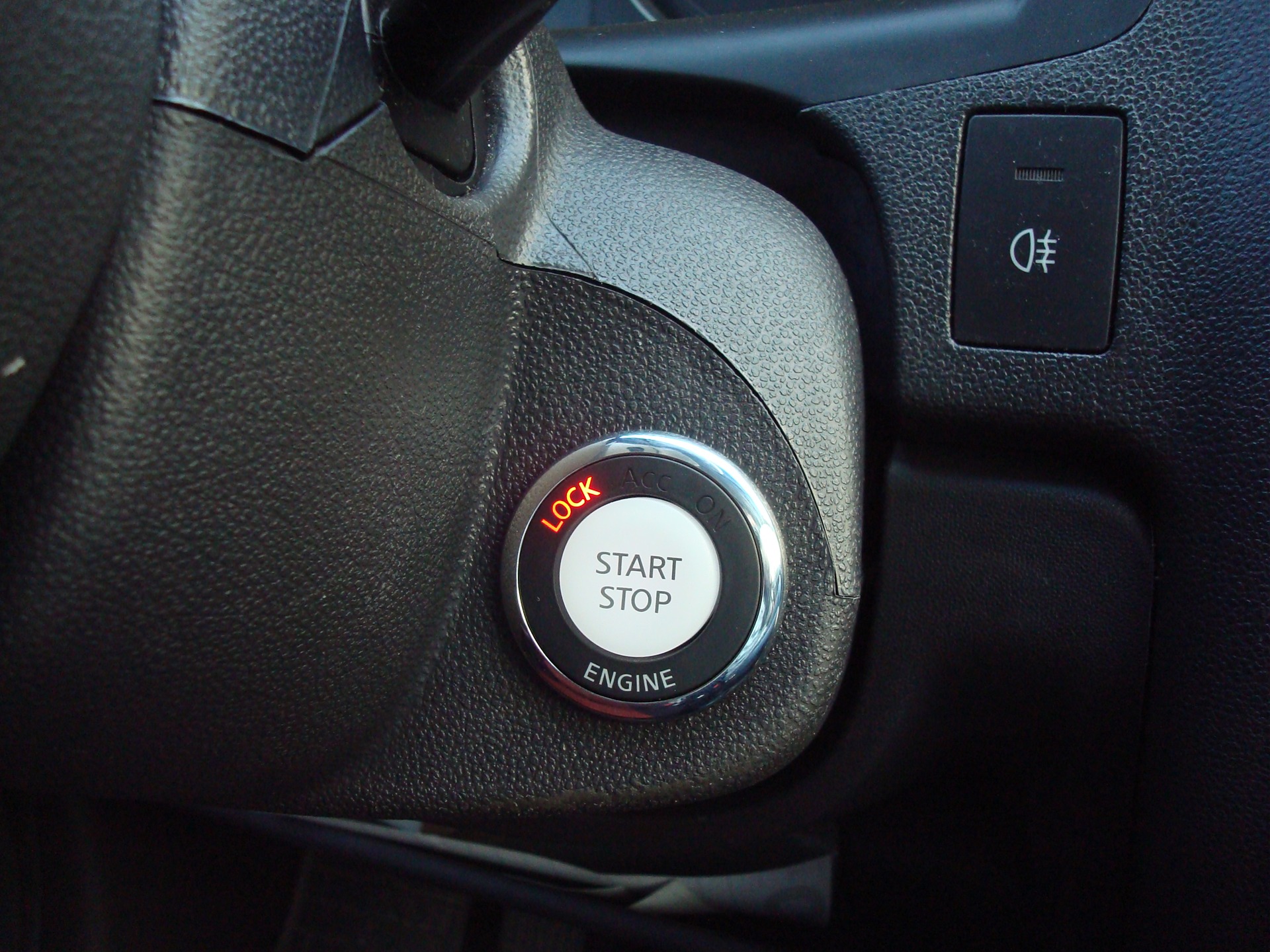 Старт стоп в машине. Кнопка старт стоп Hyundai Tucson 4. Кнопка старт стоп Солярис 2015. Кнопка старт стоп Lifan x60. Кнопка старт стоп на Гетц.