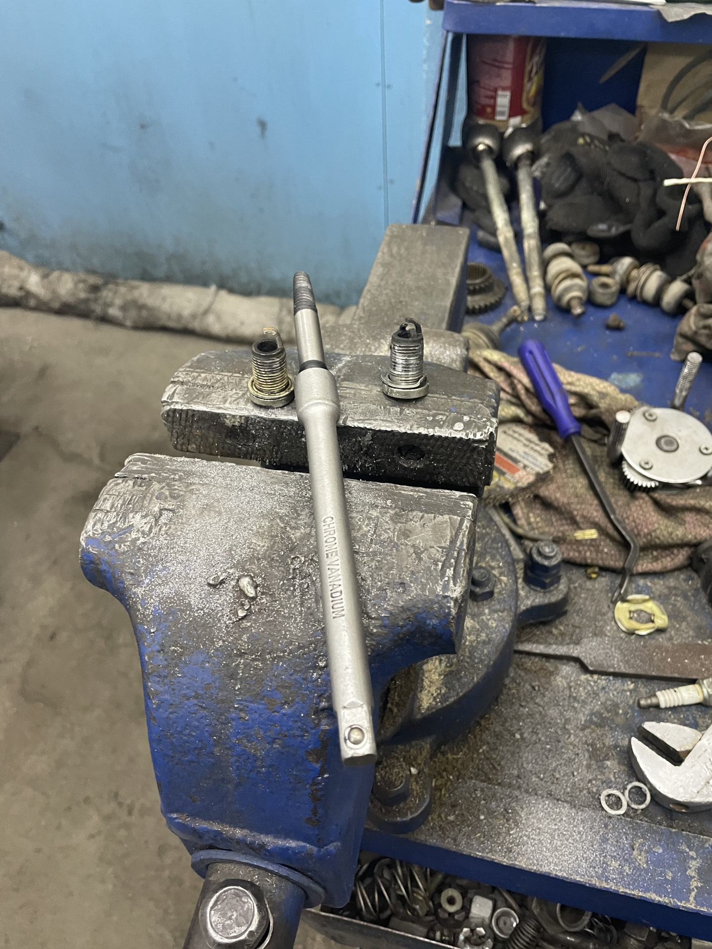 Обломилась свеча зажигания в двс 4.2 fsi audi s5 — Audi S5 (1G), 4,2 л ...