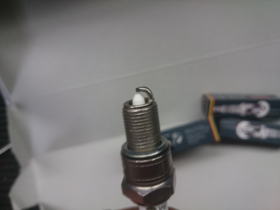 Bosch Platinum Plus 0 242 235 541 (WR7DP) — ЗАЗ 1102, 1,2 л, 2004 года ...