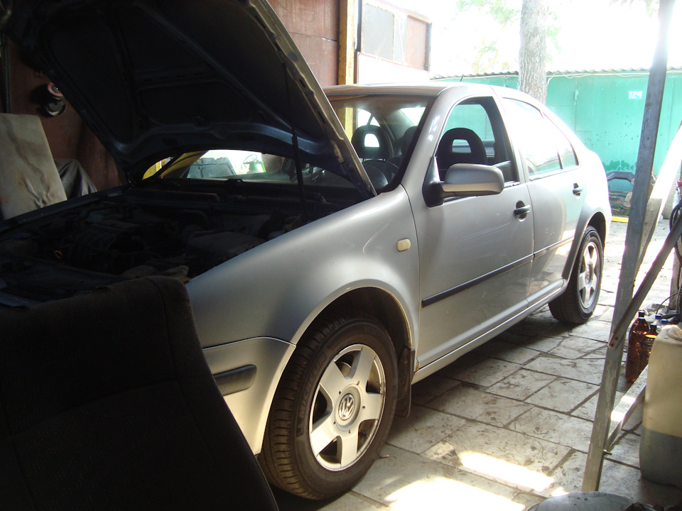 Загнал Боряна в гараж друга (пока общий) — Volkswagen Bora (1G)