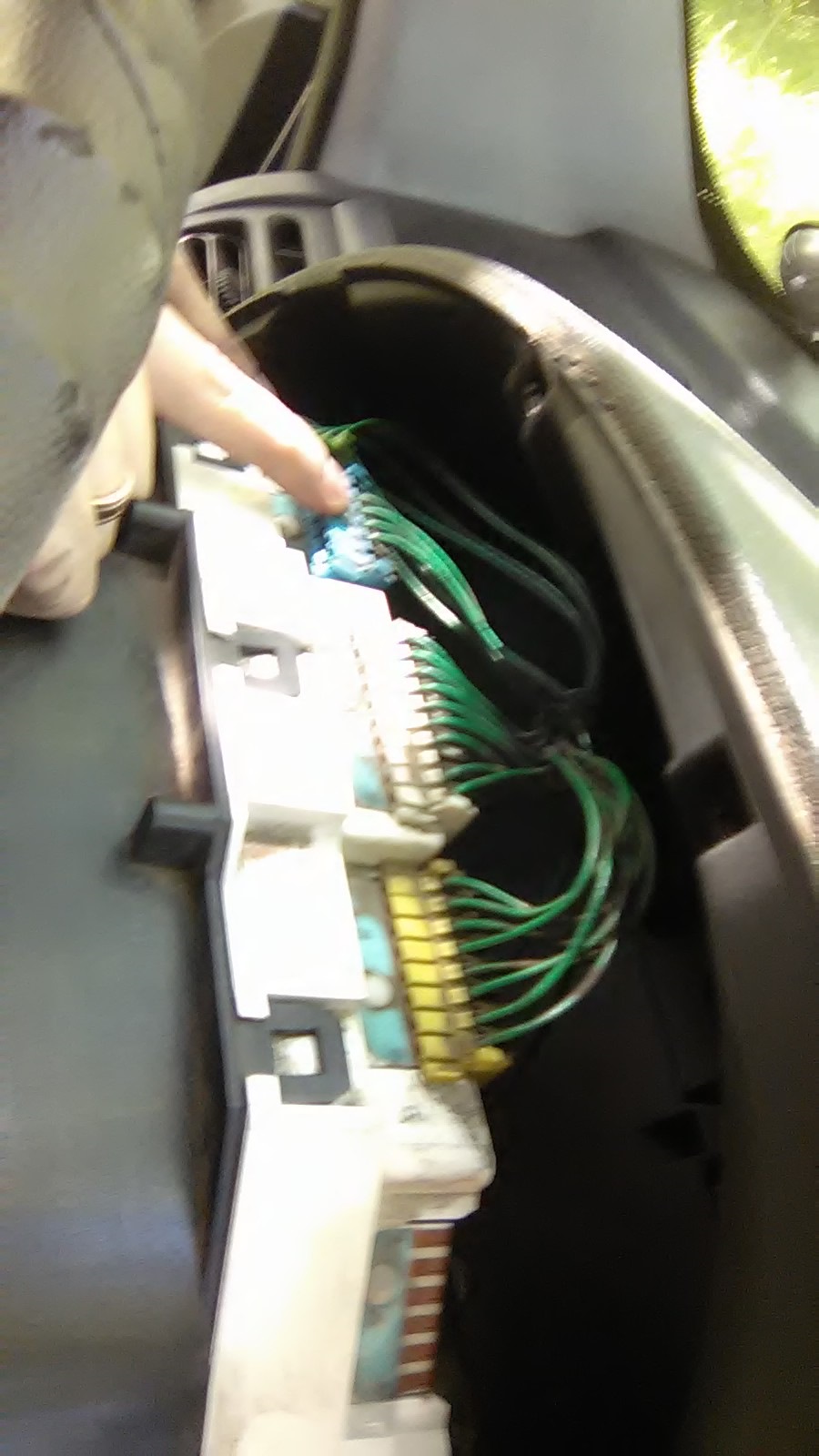 Замена ламп подсветки спидометра — Peugeot Partner, 1,9 л, 1998 года ...