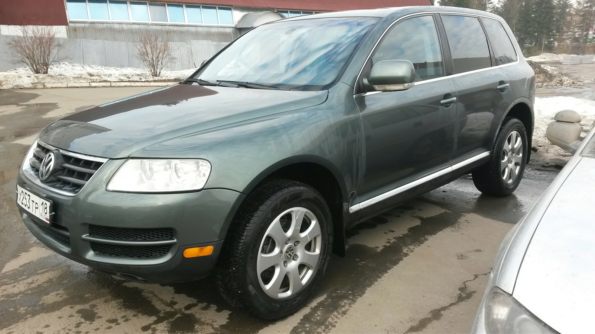 Volkswagen Touareg 2003 Р·РµР»С‘РЅС‹Р№