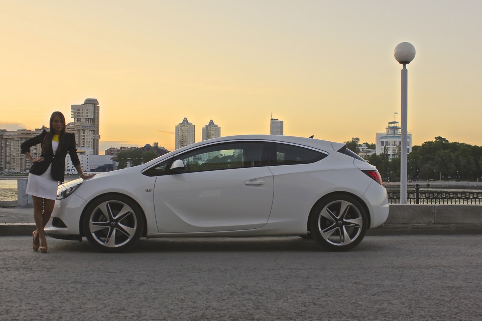 Opel Astra GTC С панорамной