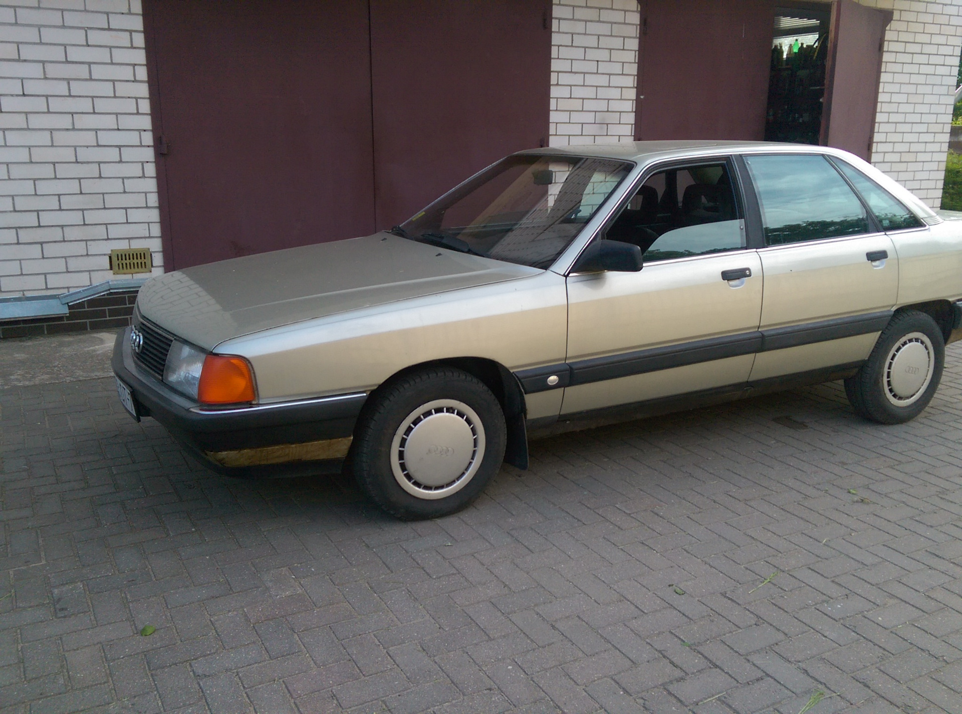 Ауди 100 1988. Audi 100 c3 1988.