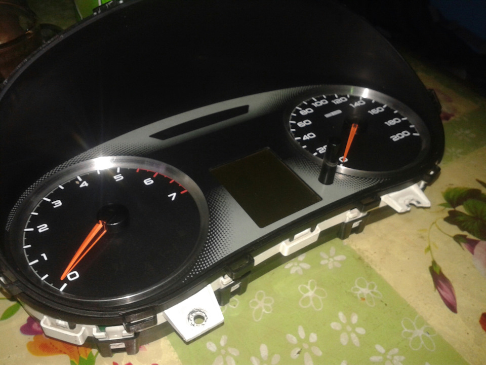 Немного блеска металла… — Lada Гранта, 1,6 л, 2013 года | стайлинг | DRIVE2