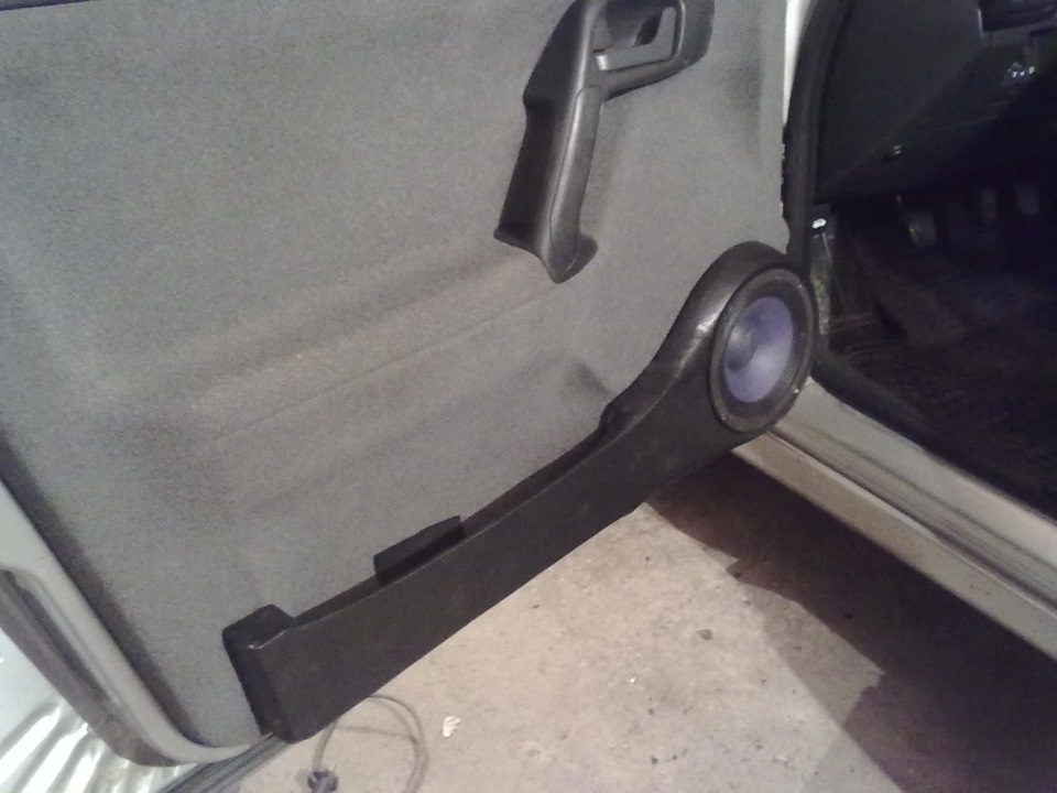 Подиумы ваз 2107 2х20. Динамики на 16 в двери нексии. Подиум машина двери. Акустические подиумы ваз 2107. Подиумы на двери ваз 2107.