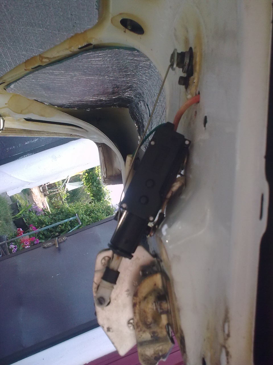 Открытие багажника кнопкой из залона, с пульта сигналки и ключём — Lada ...