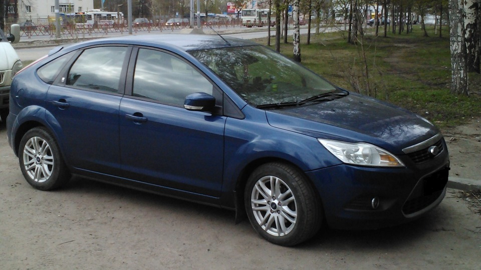 Ford Focus 2 Hatchback синий