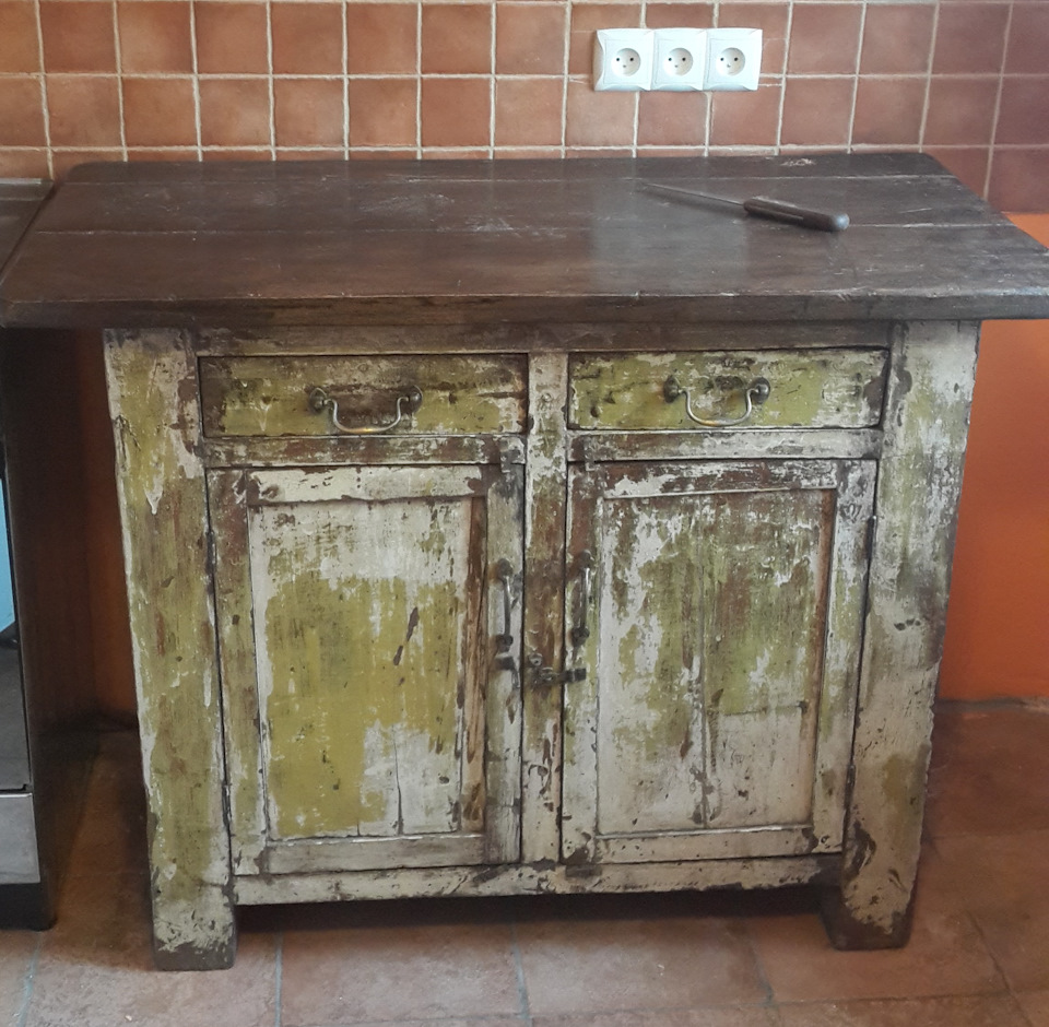 Советский кухонный стол. Старый кухонный стол. Антикварный кухонный стол. Старинные кухонные тумбочки.