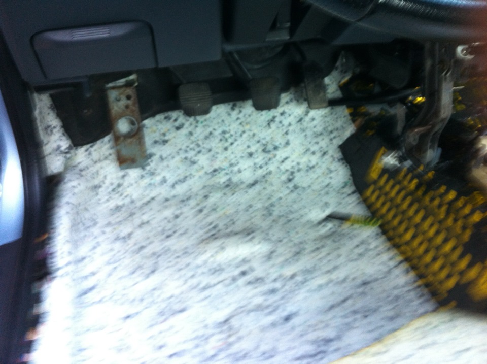 Шумка моторного отсека со стороны салона. — Nissan Almera II (N16), 1,5 ...