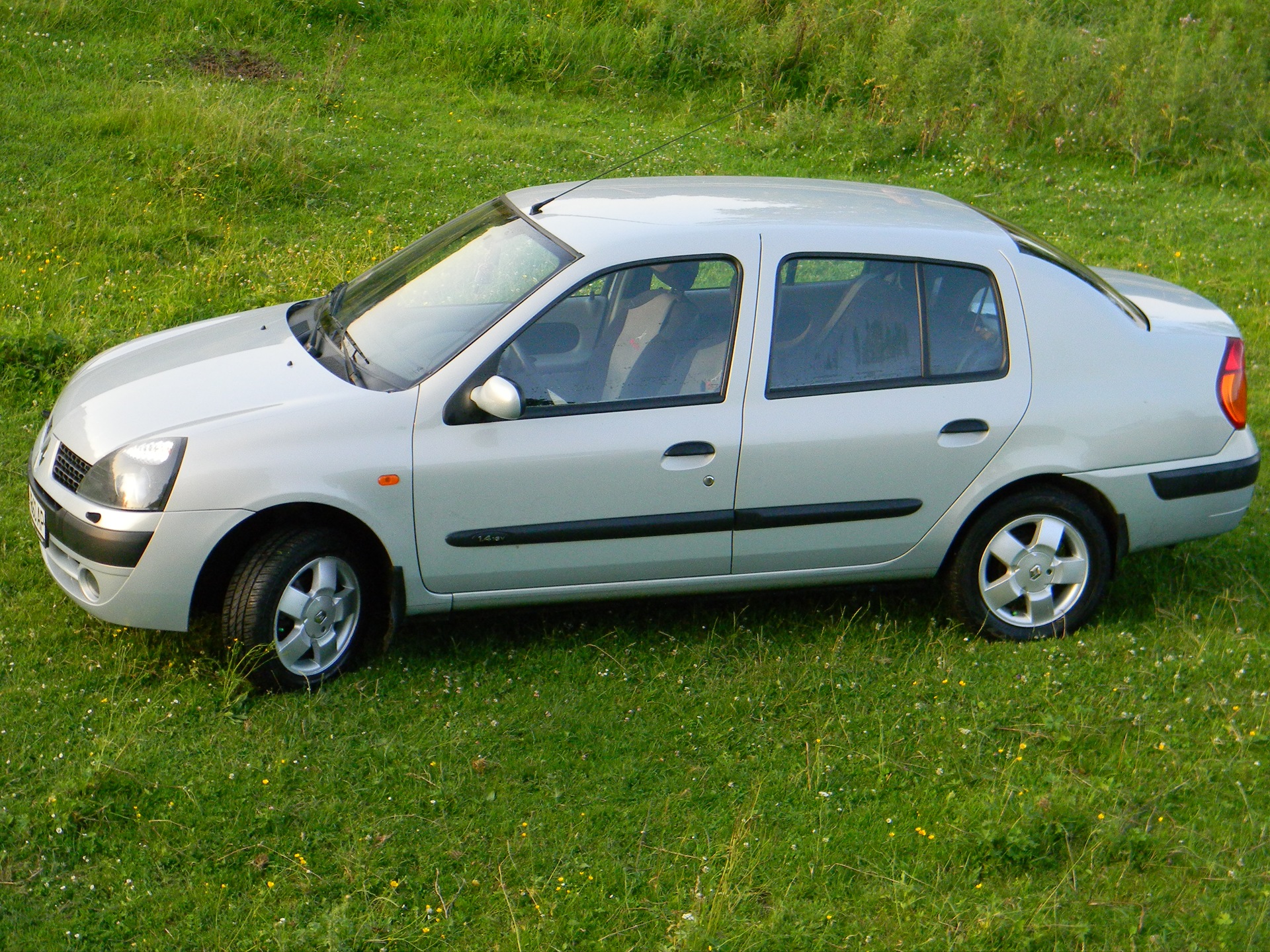 Рено 1.4 отзывы. Рено Симбол 1.4 2004. Renault symbol 2004. Рено Симбол 1.4 2008. Renault Clio 2001 1.4.