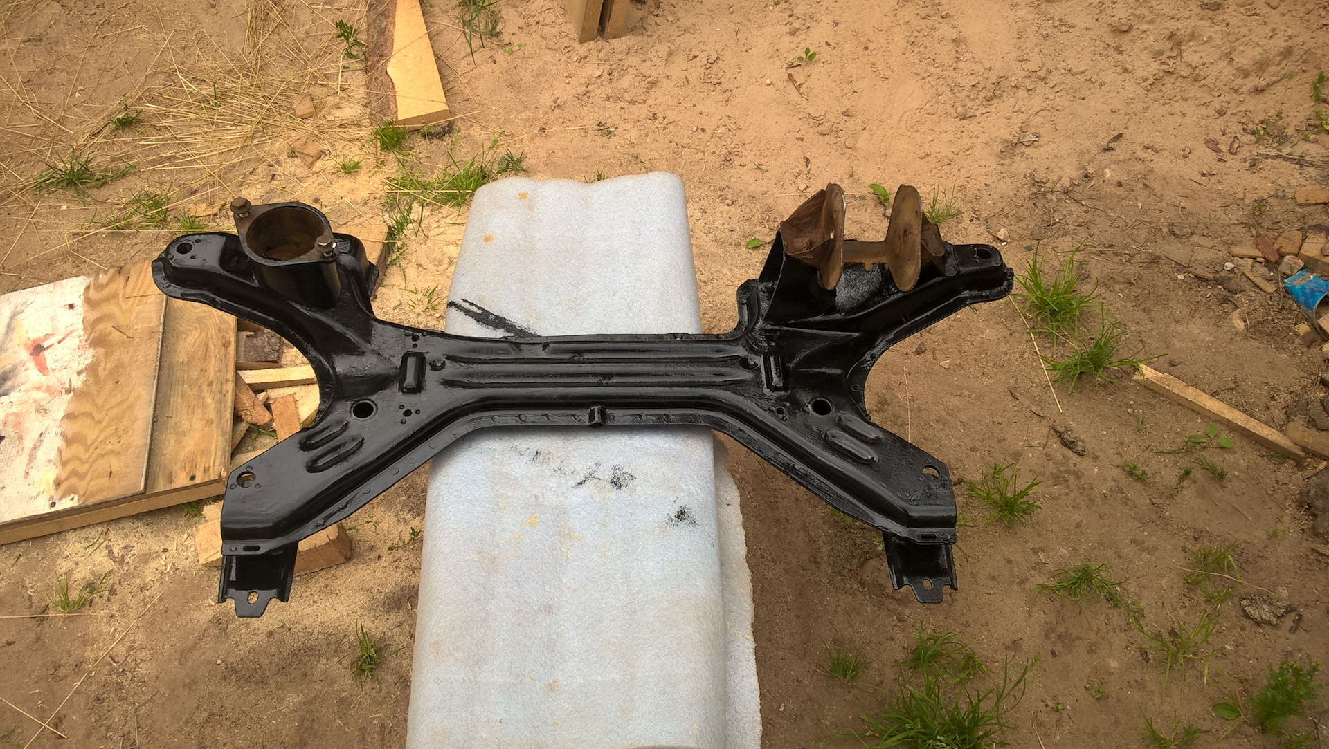 Подрамник ford focus 2. Подрамник форд фокус 2 передний. Подрамник форд фокус 2. Подрамника 2. Гольф 2 крепления подрамника.