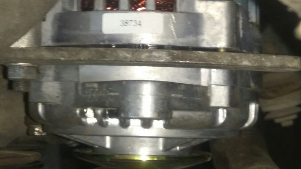 между ухом и планкой зазор-надо его убирать — ИЖ Москвич 412