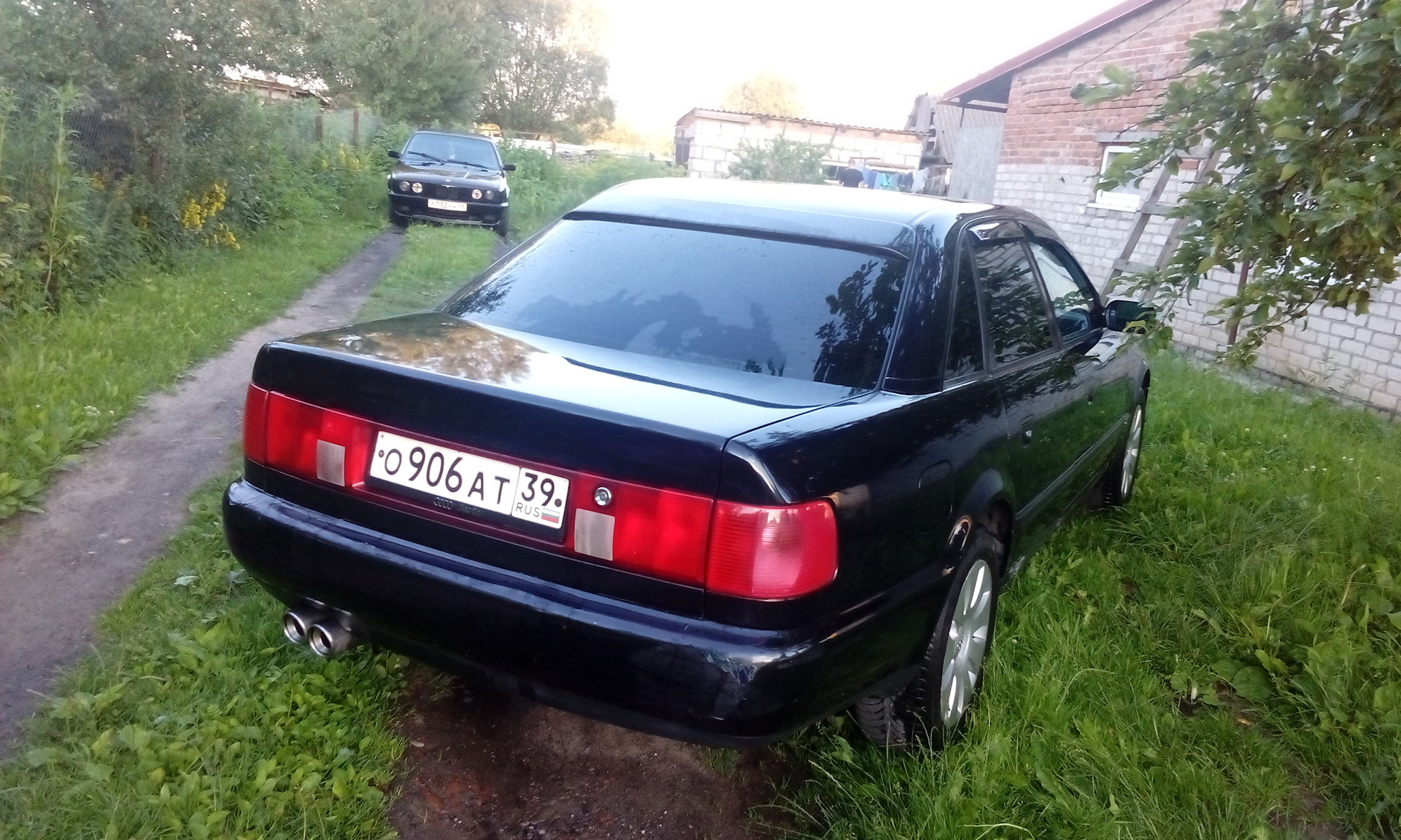 Темная 100. Ауди 100 черный перламутр. Audi 100 Black Edition. Ауди 100 цвет черный. Audi 100 Black 1992 back.