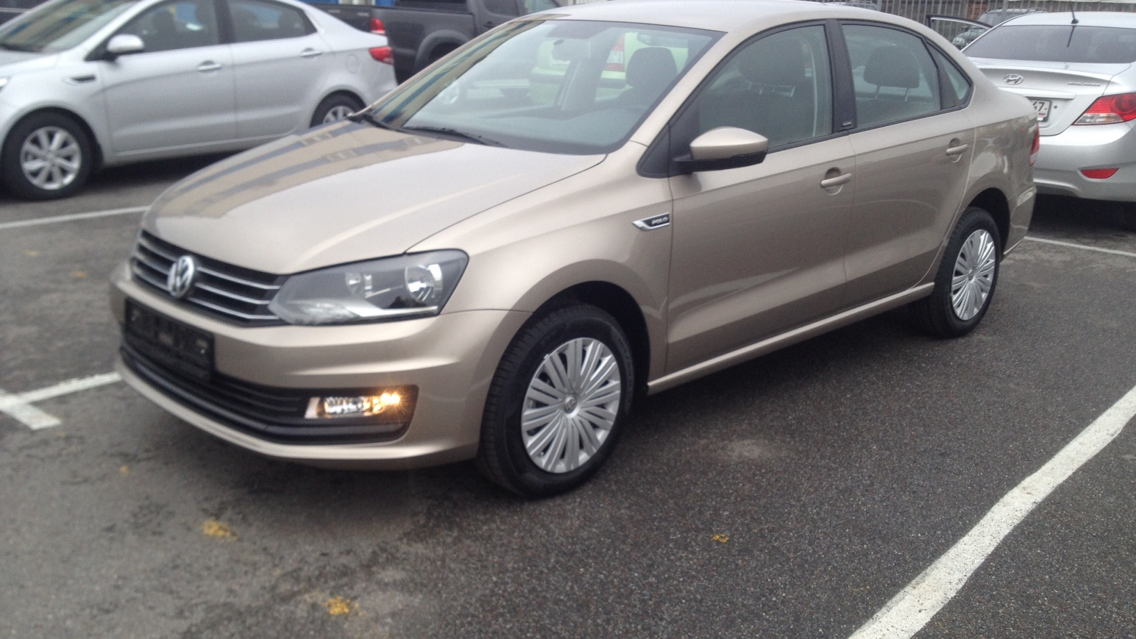 Volkswagen Polo Sedan 1.6 бензиновый 2016 | das Beige Hengst на DRIVE2