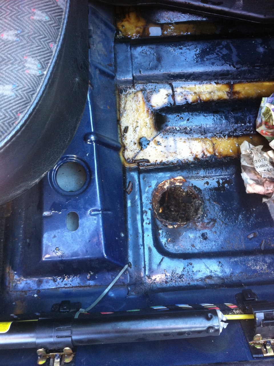 Симптомы: "мокрый коврик" — Volkswagen Passat Variant (B4), 1,8 л, 1995 ...