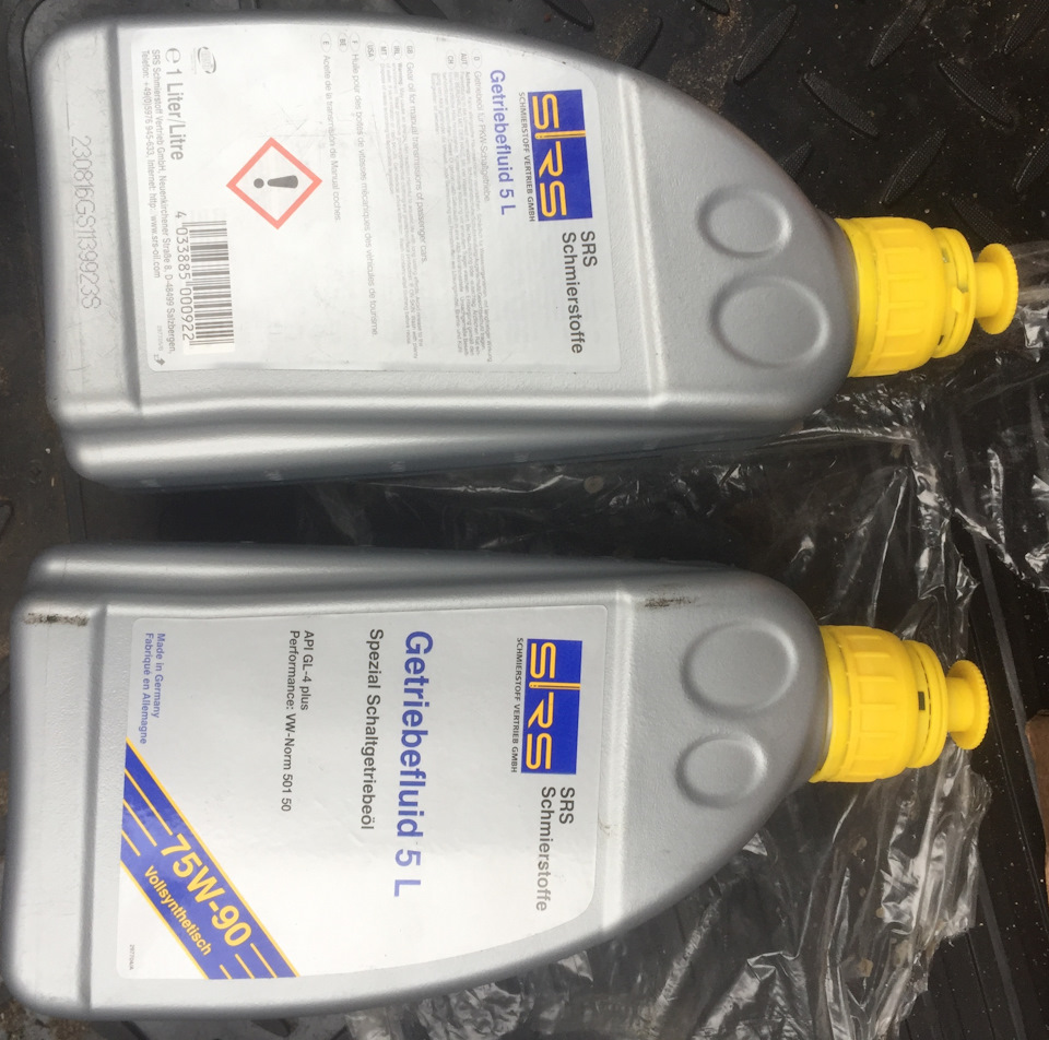 Жидкость в правом. Масло SRS Getriebefluid 5l. SRS 75w-90 gl-4+ Getriebefluid 5 l. SRS Getriebefluid 5 l. SRS 75w-90 gl-4+ Getriebefluid 5.