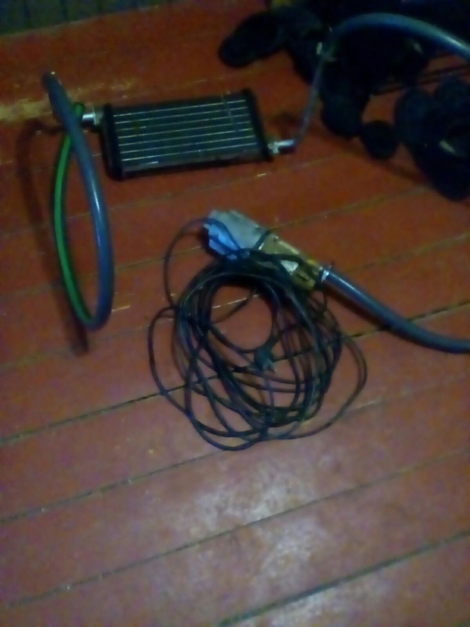 Вот такая простенькая конструкция для очистки радиатора, для подачи воды был взять касос типа — Mercedes-Benz 190 (W201)