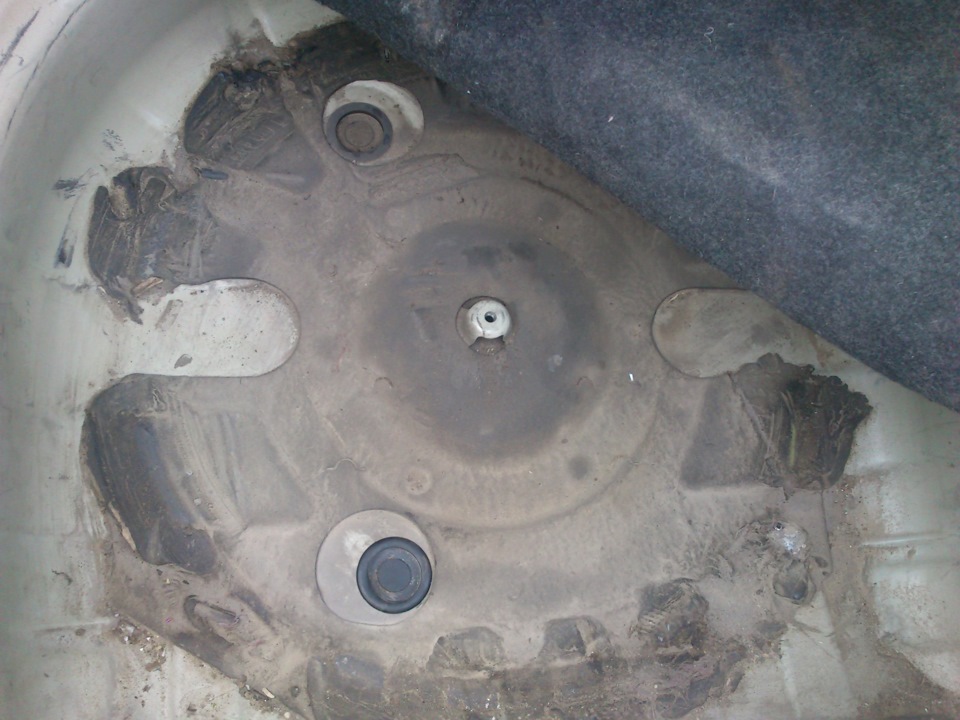 Заглушка в отсеке запасного колеса… — Toyota Camry (XV40), 2,4 л, 2009 ...