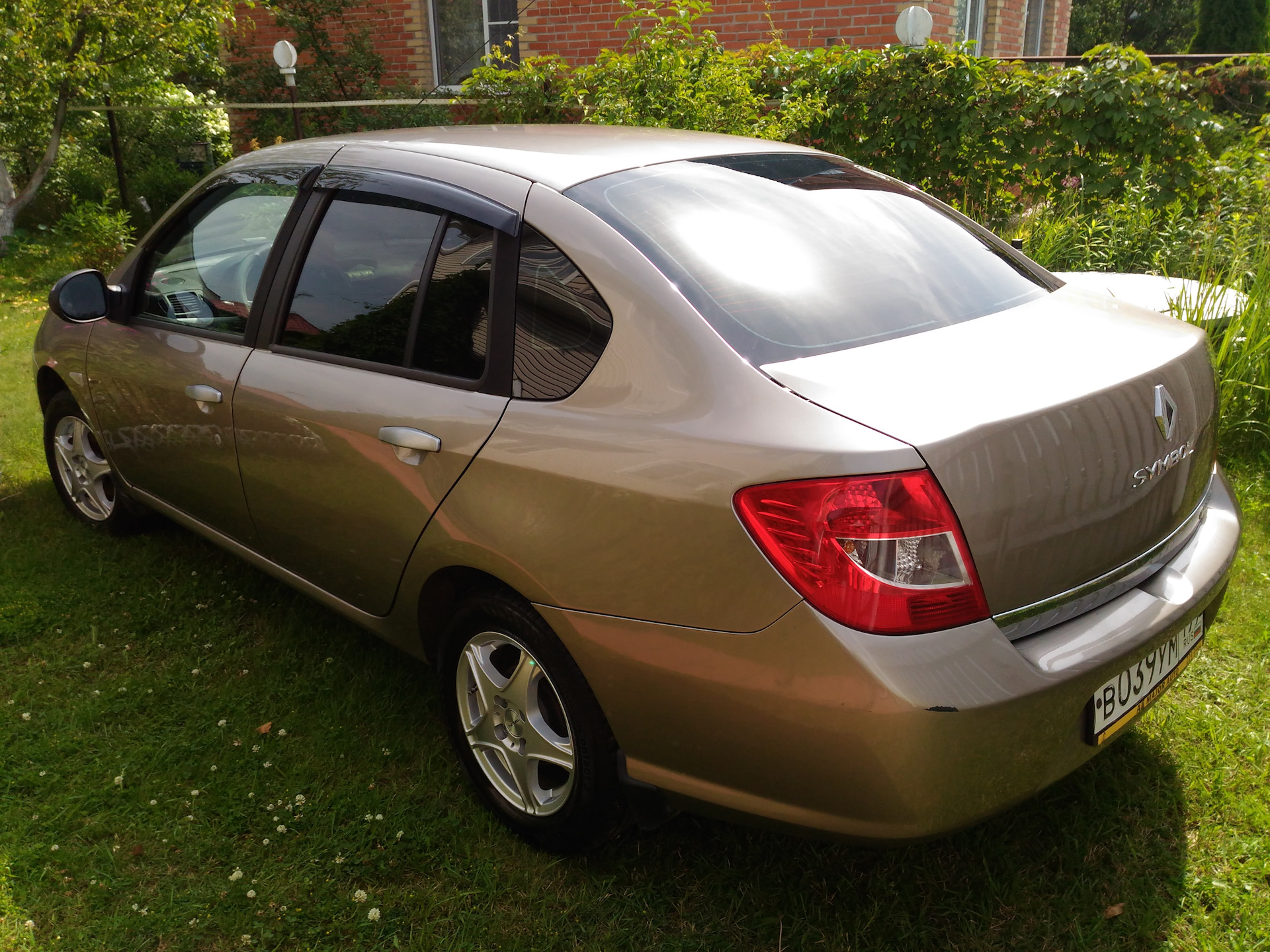 Рено симбол 1.4. Рено Симбол 2009 года. Renault symbol 2009 год. Рено Симбол 2009 года зелёно. Рено символ 2009.