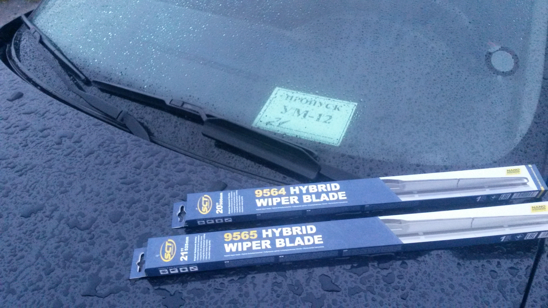 Hybrid wiper blades