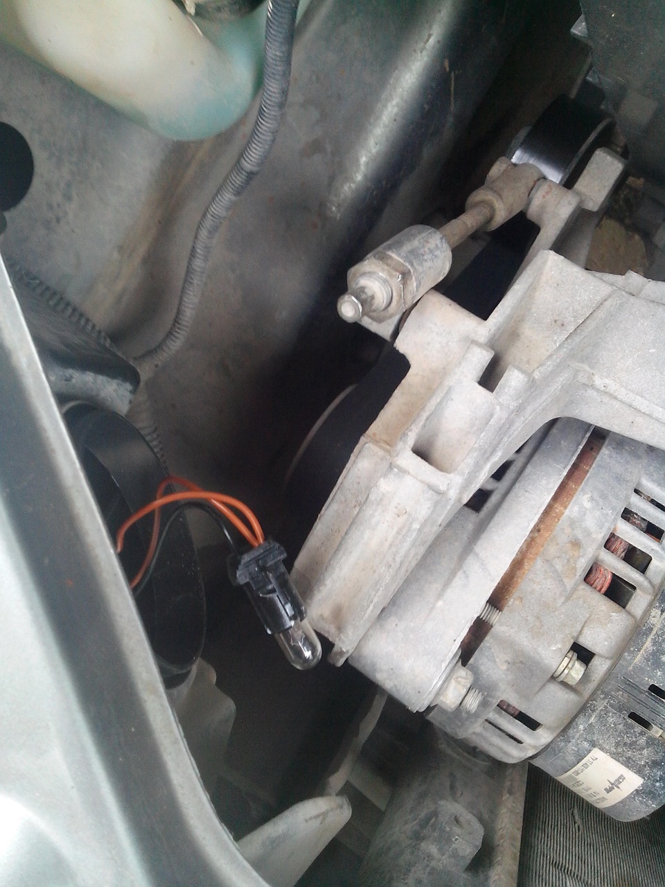 Замена ламп ближнего света, габаритных огней и салонного фильтра — Lada ...