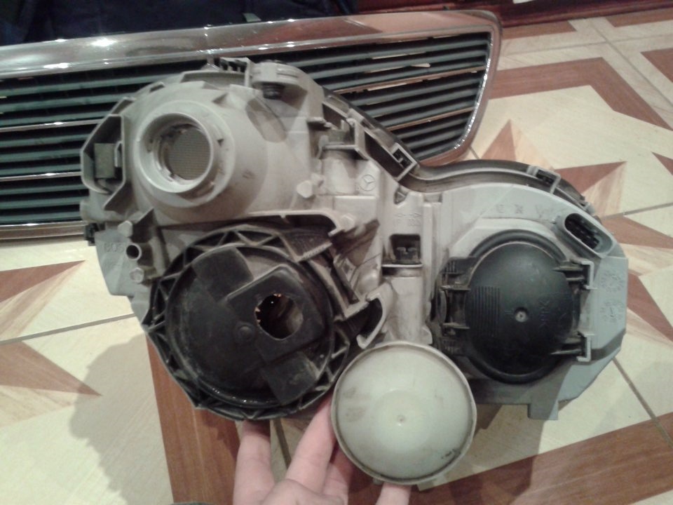 Продаю оригинальные решетку и фары на дорестайлинг w203 — Mercedes-Benz ...