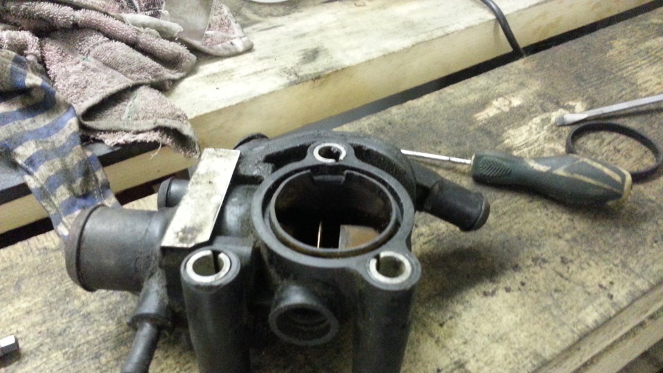 Корпус термостата, топливный фильтр и промывка бензобака и топливного ...