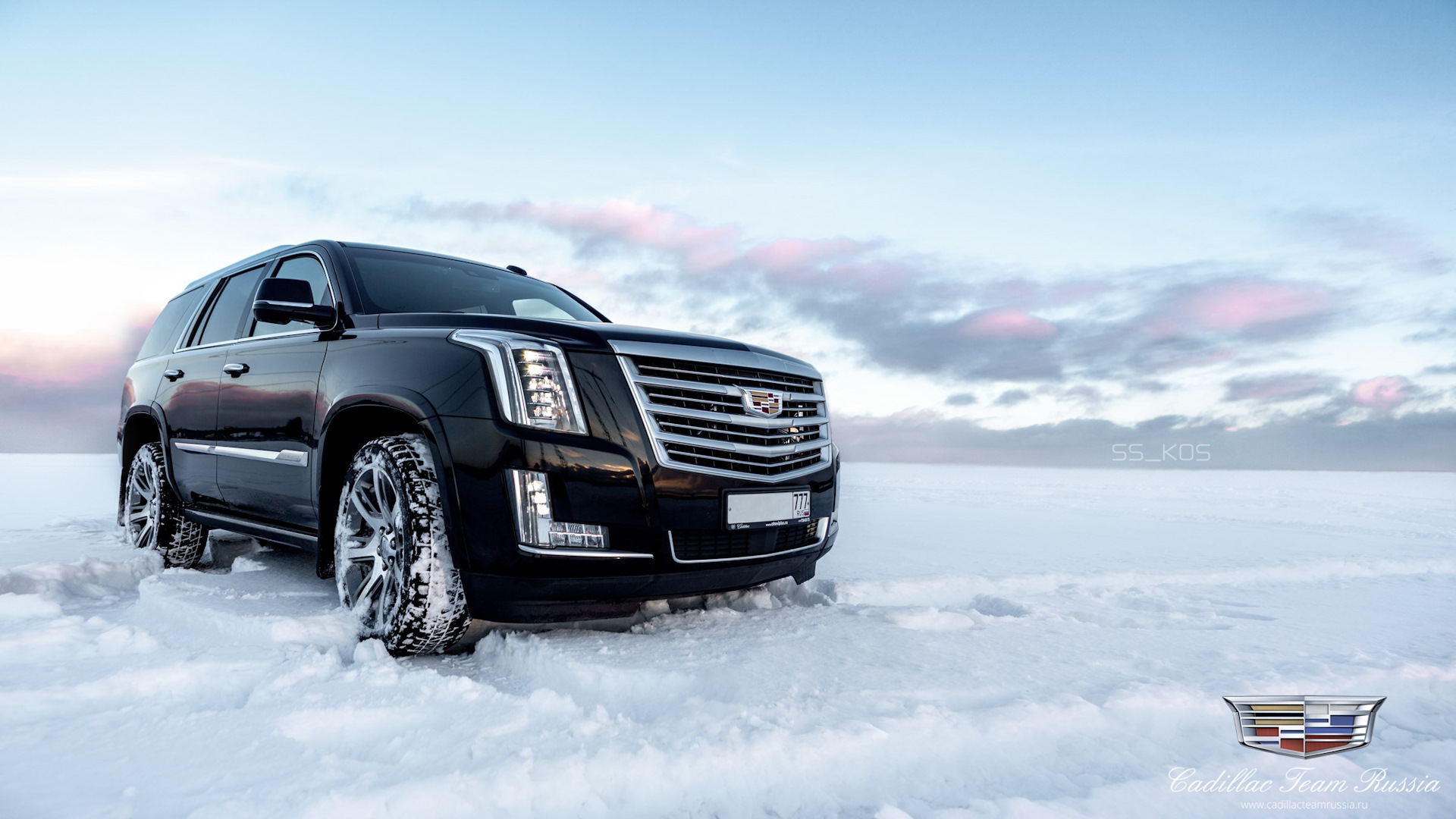 Катит кадиллак. Cadillac Escalade 4. Кадиллак Эскалейд CTS. Кадиллак Эскалейд зима. Зимний Кадиллак Эскалейд.