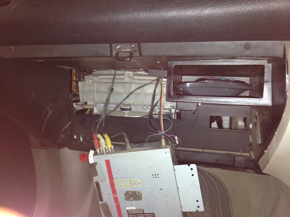 Замена салонного фильтра — Subaru B4 (BL), 3 л, 2003 года | плановое ТО ...