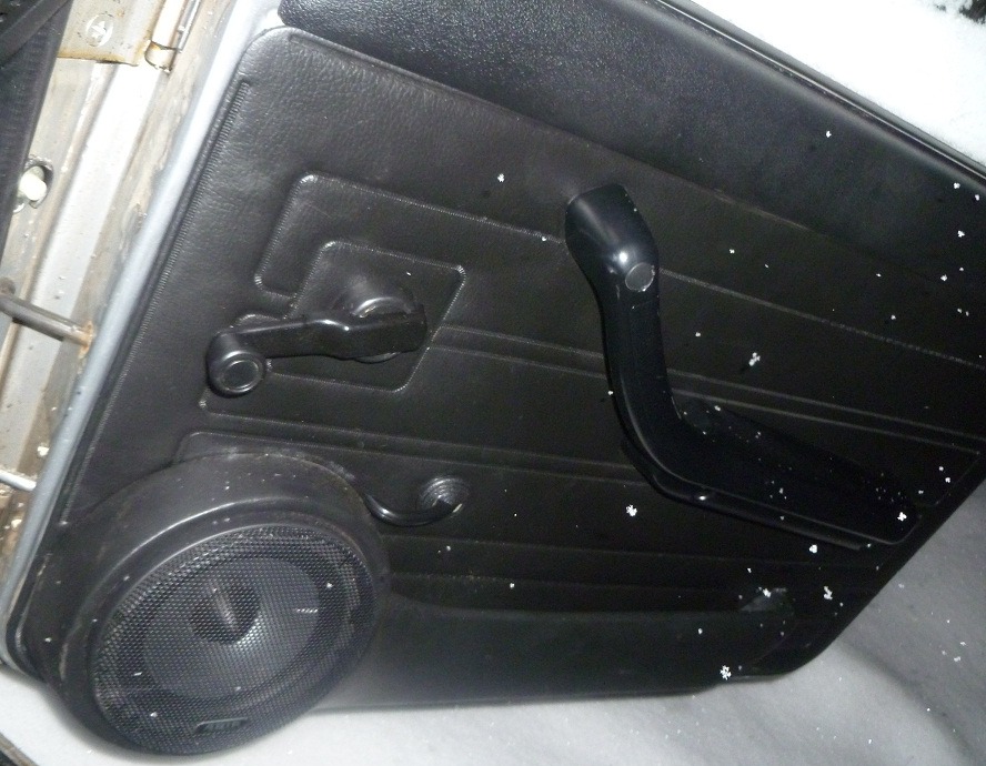 ваз 2107 с 4 сабвуферами. ваз 2105 салон динамики. автозвук ваз 2109 багажник. сабвуфер в ваз 2101. сабвуфер в ваз 21099.