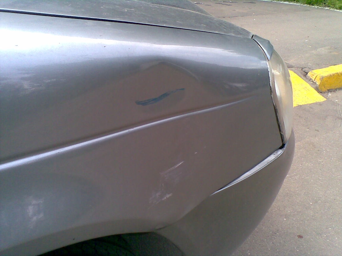 Помяли во дворе:( — LADA Приора хэтчбек, 1,6 л., 2008 года | ДТП | DRIVE2