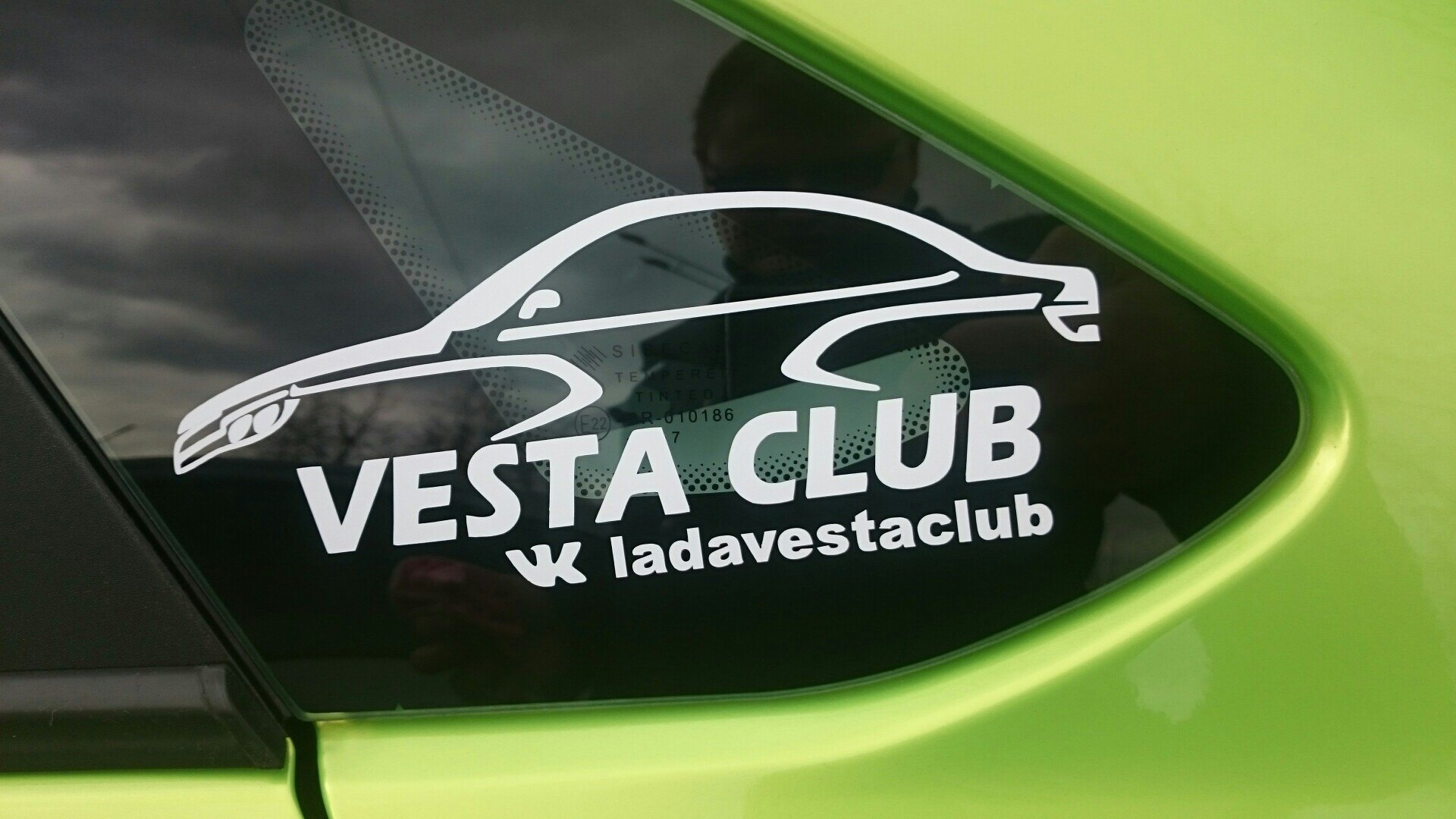 Логотип лады весты. Vesta Club наклейка.