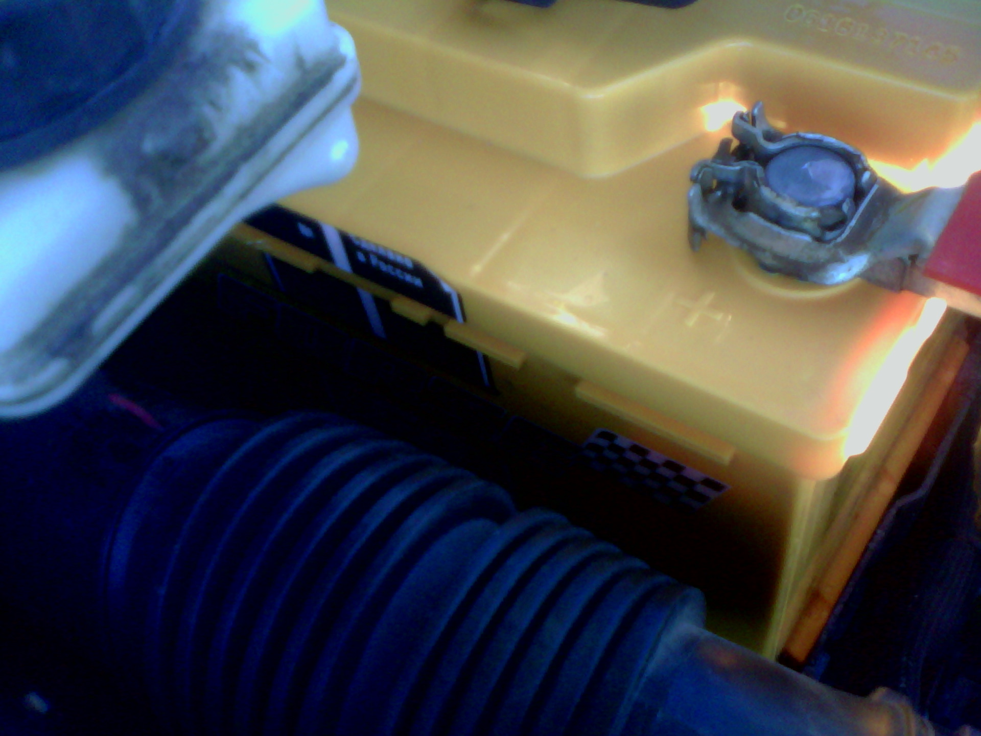 Замена аккумулятора — Peugeot 408, 1,6 л., 2012 года | расходники | DRIVE2