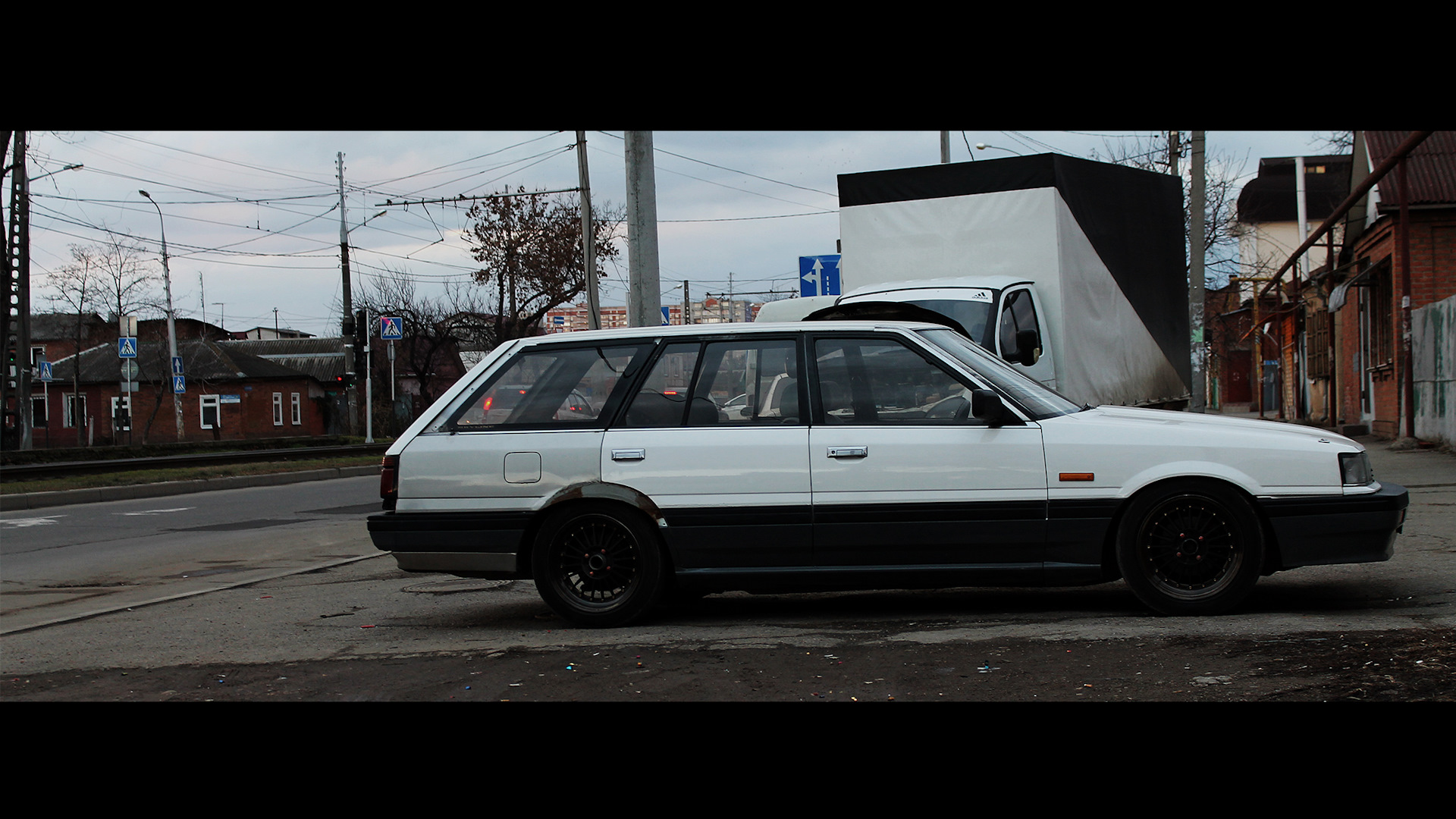 Е тру. Skyline r31 Wagon. 31 Скайлайн вагон. D31r.