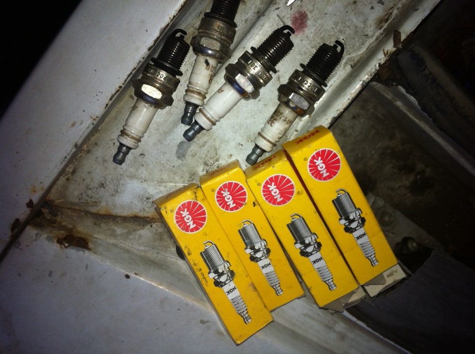 зворотній шланг бензина, нова пружинка тяги карбюратора… — Lada 21058 ...