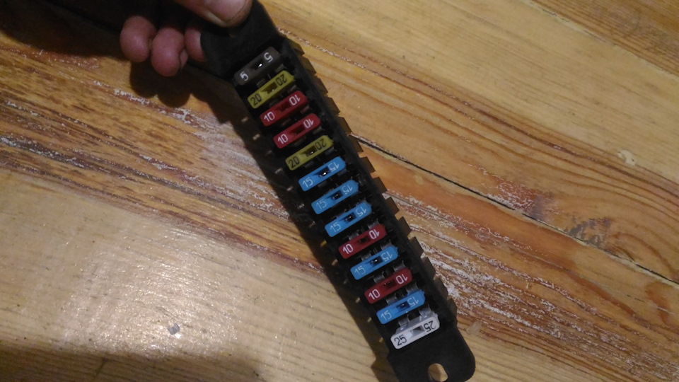 Дополнительный блок предохранителей — Lada 21074, 1,6 л, 2003 года ...