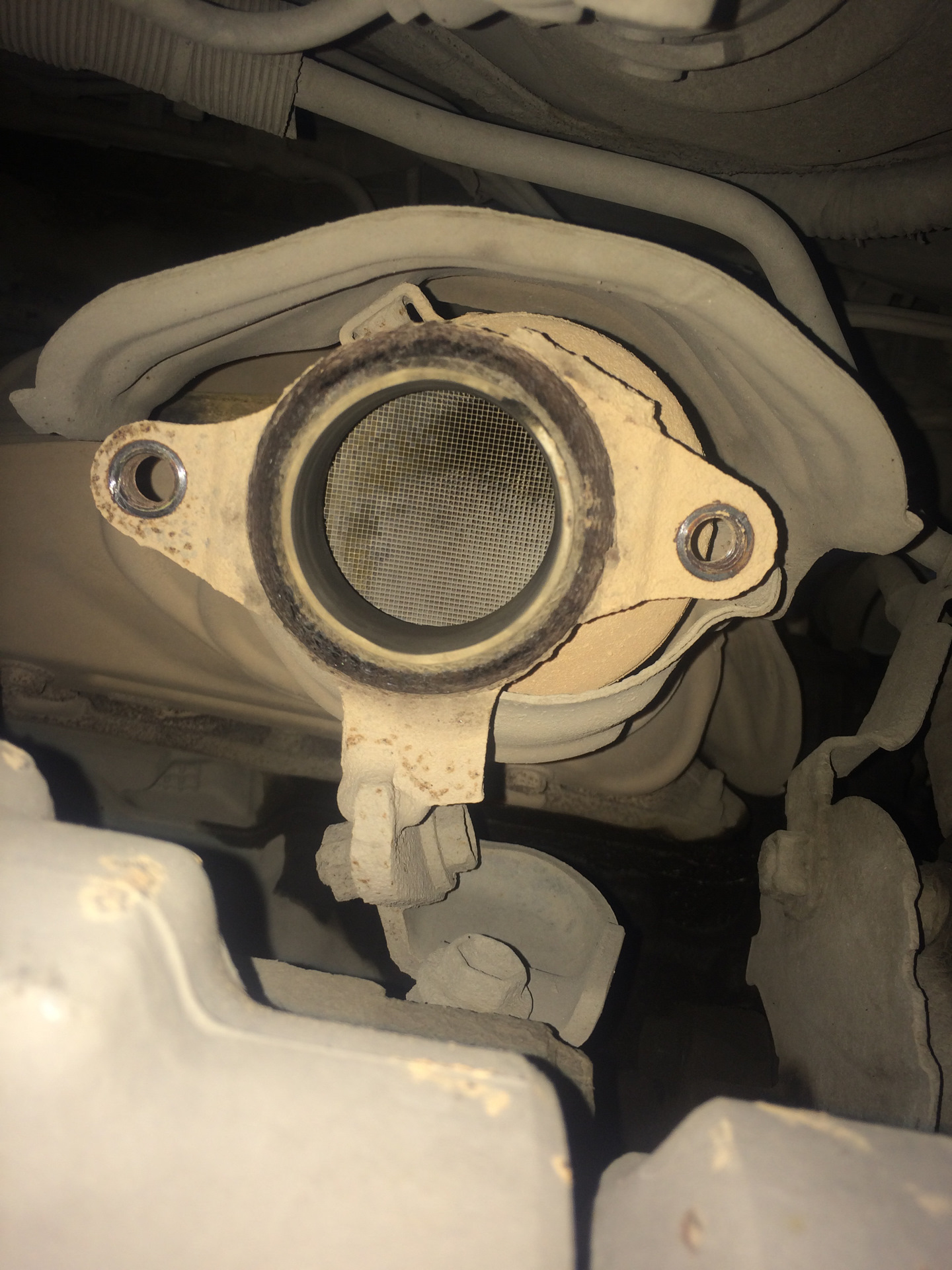 Катализатор 1zz fe. Катализатор 1. 8 2007. 6. Катализатор toyota avensis 1zz.