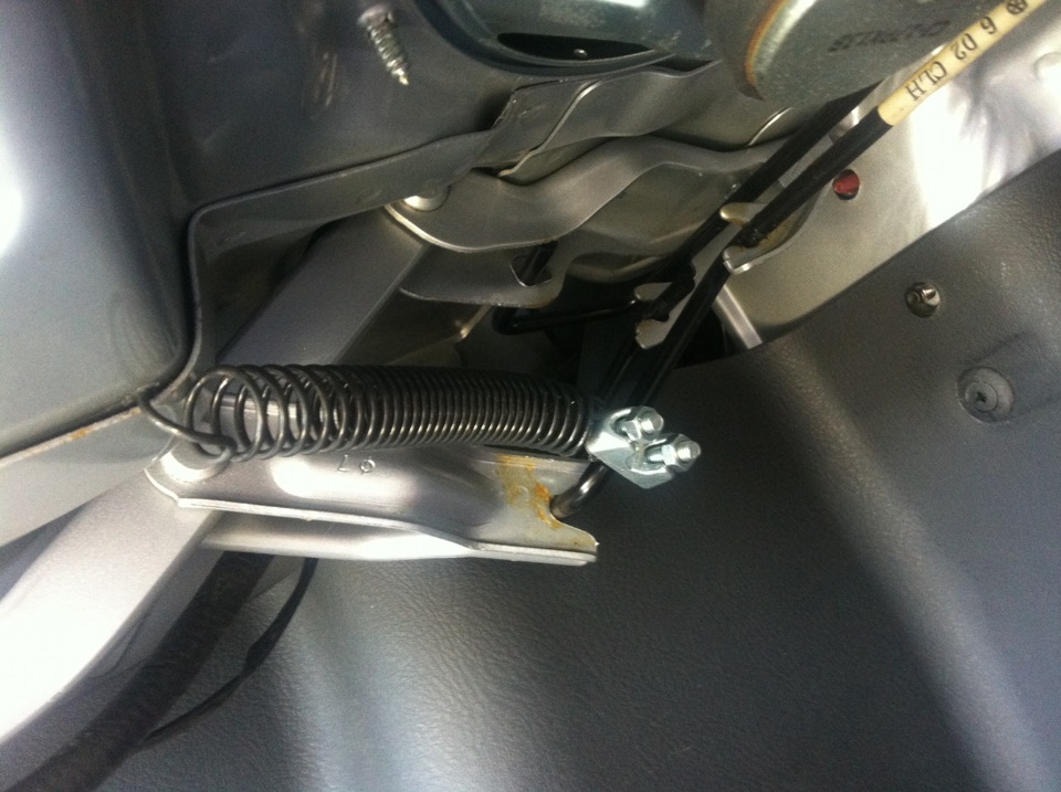 Акцент 3 пружины багажника. Открытие багажника акцент. Открывание багажника акцент. Открывание багажника акцент. Открывание багажника акцент.