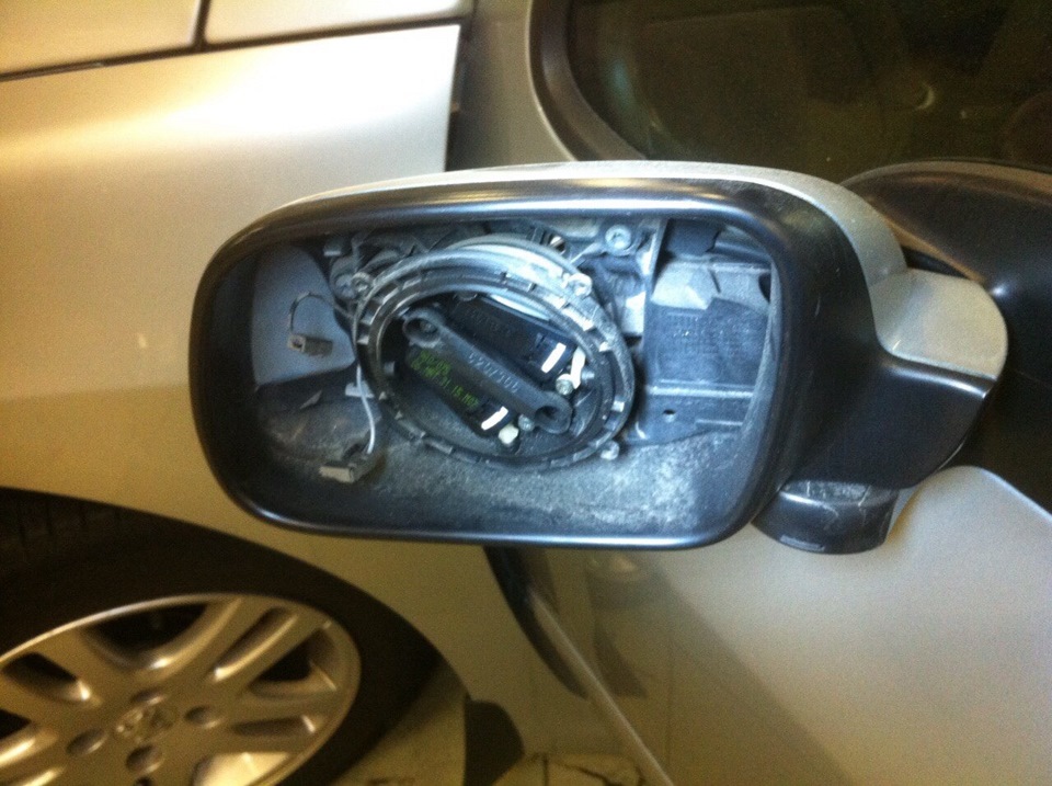 замена зеркала — Peugeot 307, 1,6 л, 2006 года | аксессуары | DRIVE2