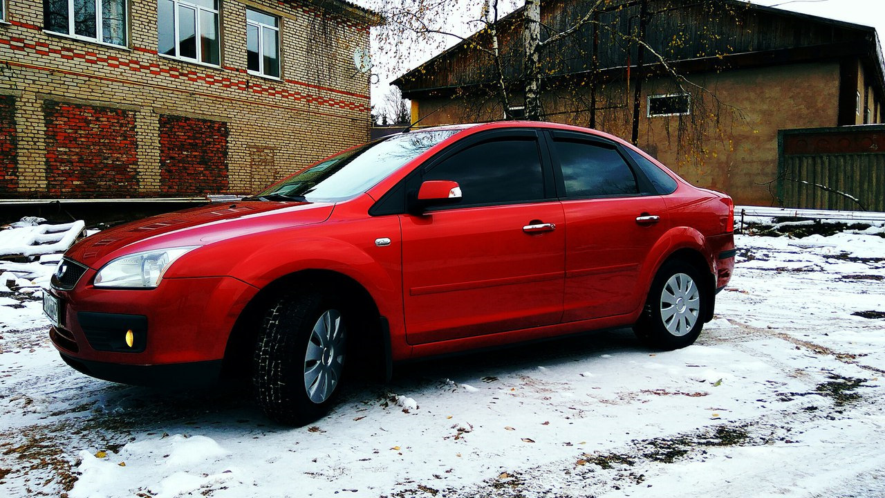 Фокус 2 авито. Ford Focus 2 седан тонированный. Тонировка Форд фокус 2 седан. Форд фокус 2 седан тонированный. Форд фокус 2 красная тонированная.