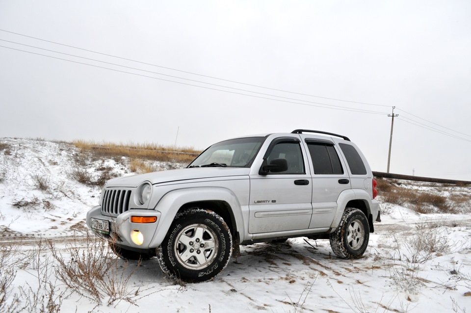 Внедорожники москва и область. Jeep Cherokee 3.7 at, 2003. Jeep Liberty Миасс драйв 2.