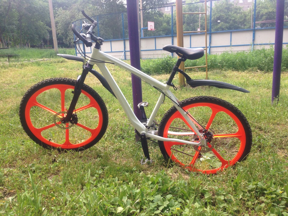 Велосипед женя. Кататься на велосипеде. Велосипед тандем. Велосипед женя. Женщина на велосипеде.