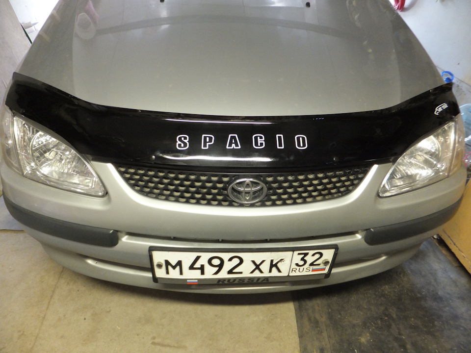 Покупка и установка дефлектора капота — Toyota Corolla Spacio (E110), 1 ...