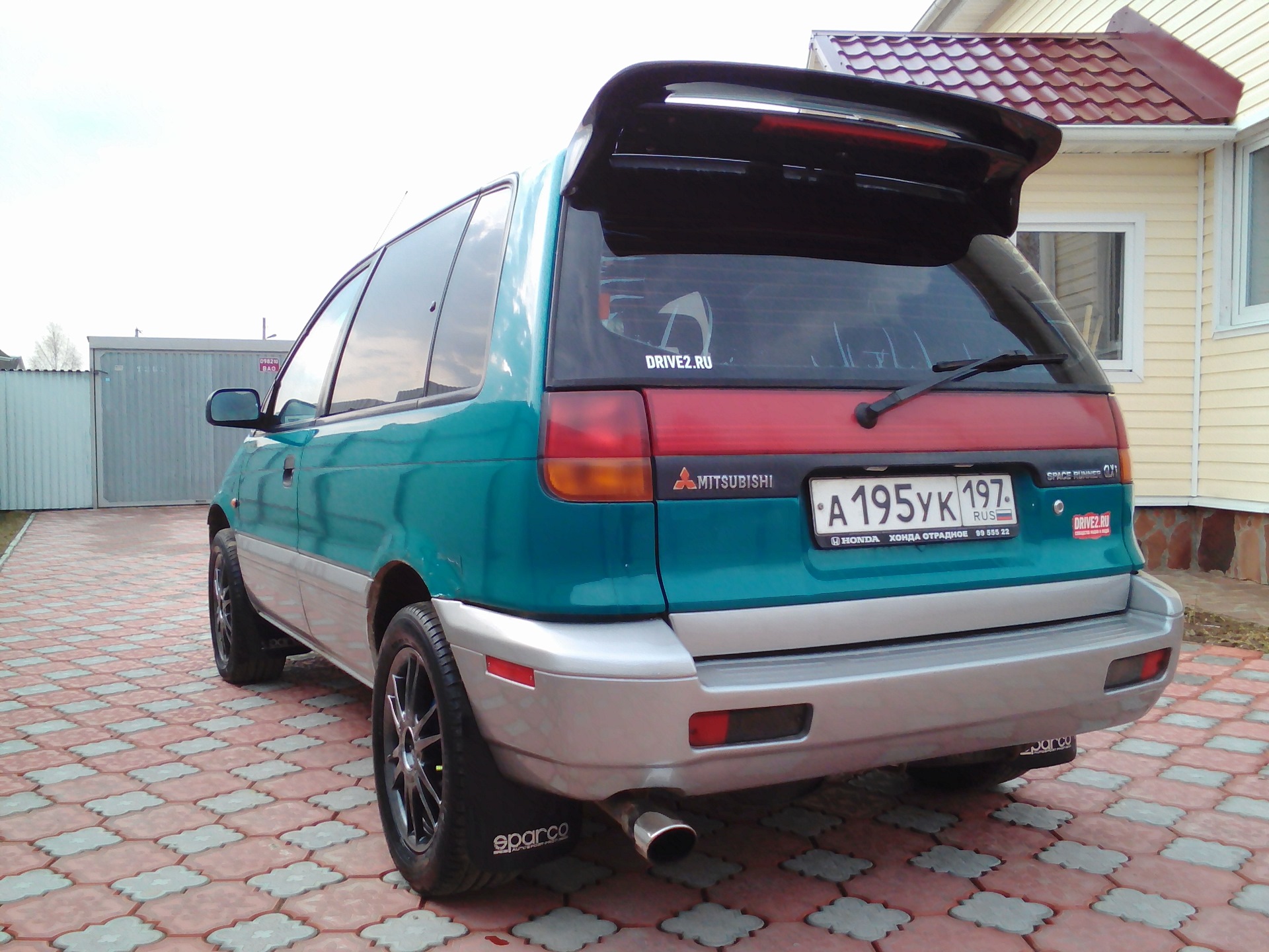 Mitsubishi runner. Мицубиси Спейс раннер. Mitsubishi Space Runner. Mitsubishi Space Runner Tuning. Mitsubishi Space Runner 1.8 привод левый.