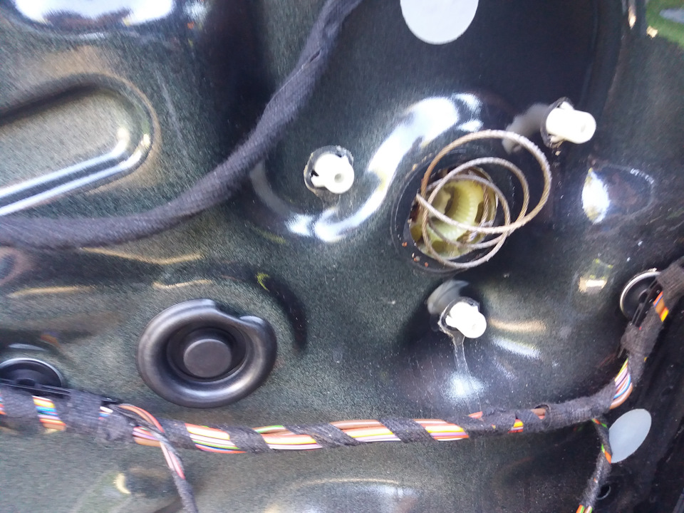 Сломался стеклоподъемник — Volkswagen Polo Mk5, 1,2 л, 2009 года ...